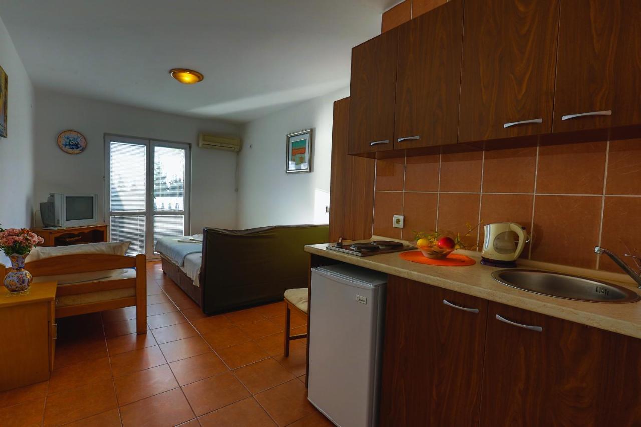 Guest House Perovic Sutomore Kültér fotó
